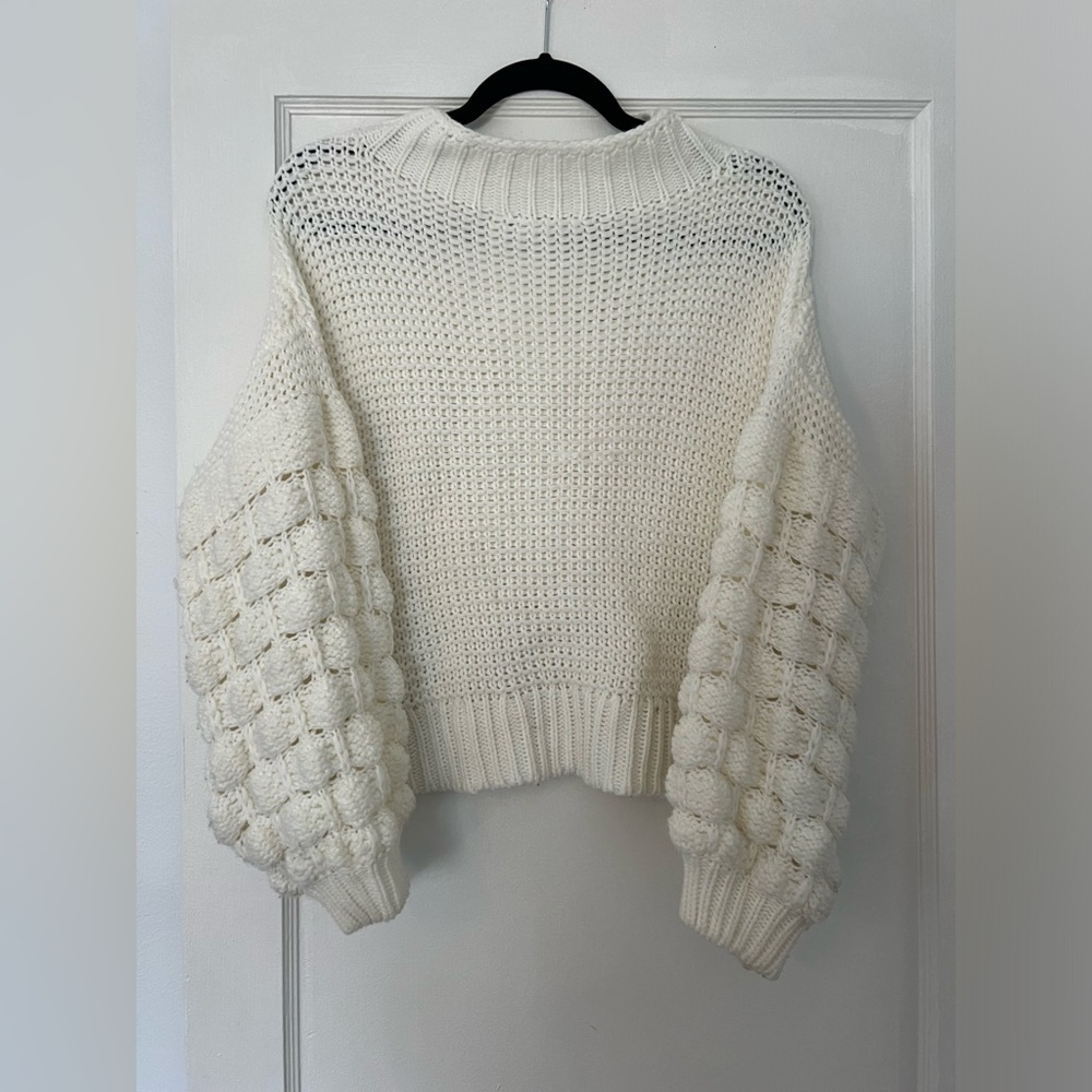 White cozy sweater with balloon sleeves